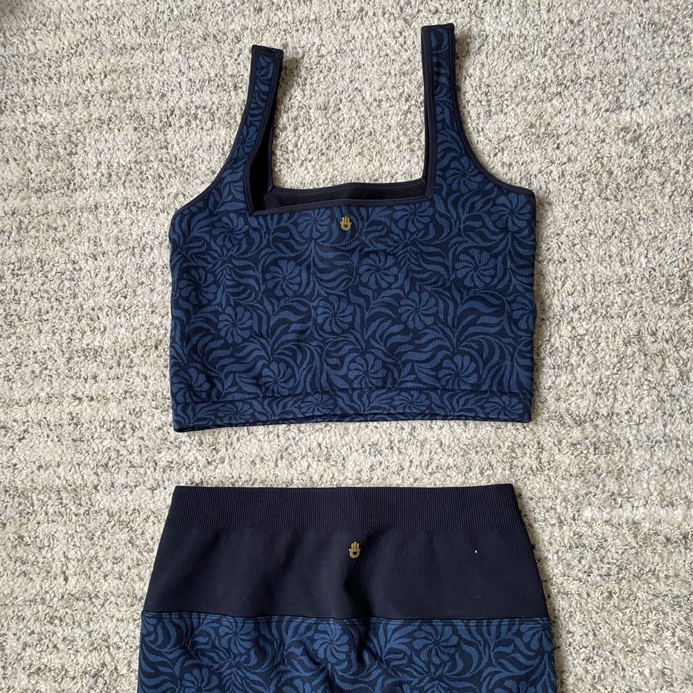 Spiritual Gangster || Navy Floral Workout Set - Picture 5 of 8
